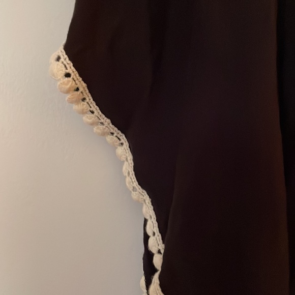 Black with white trim banded tunic - Picture 5 of 6